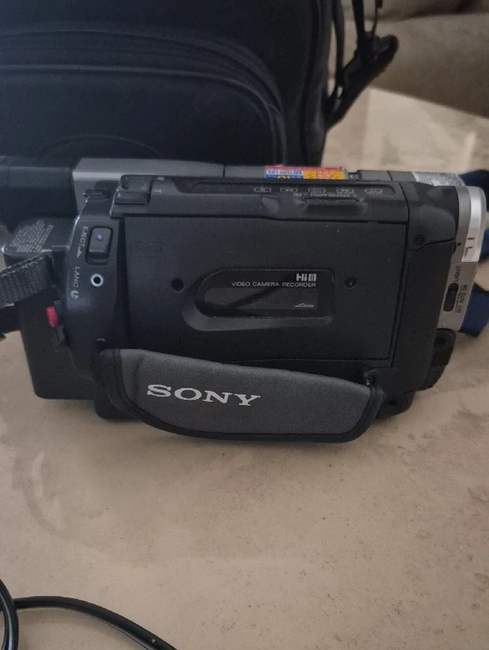 Sony CCD-TRV67 Handycam Camcorder (Hi8 and Video8) W/Leather Travel Bag